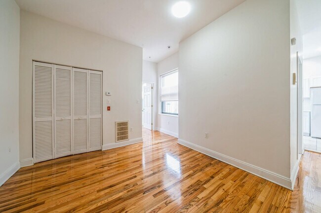 Building Photo - 144 Virginia Ave