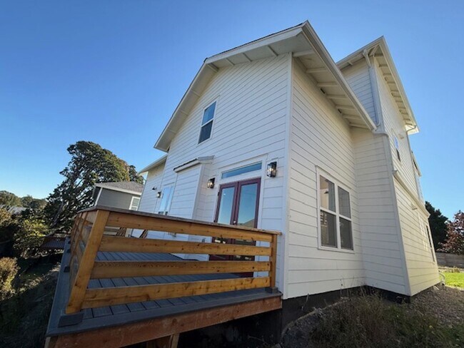 Building Photo - New Construction 4-bedroom 4 Bath Dundee OR 97115