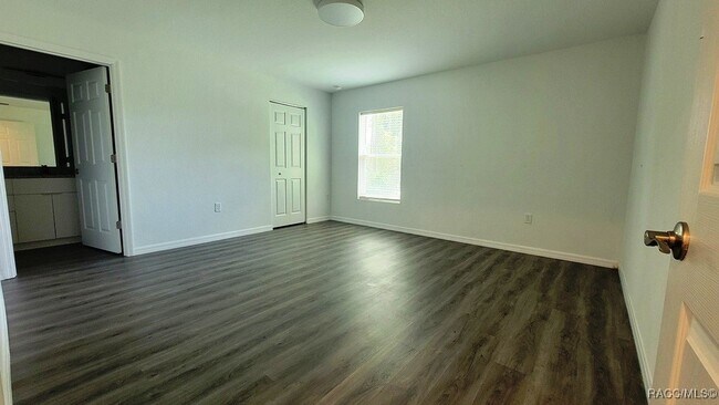 Primary Photo - 7486 N Galena Ave