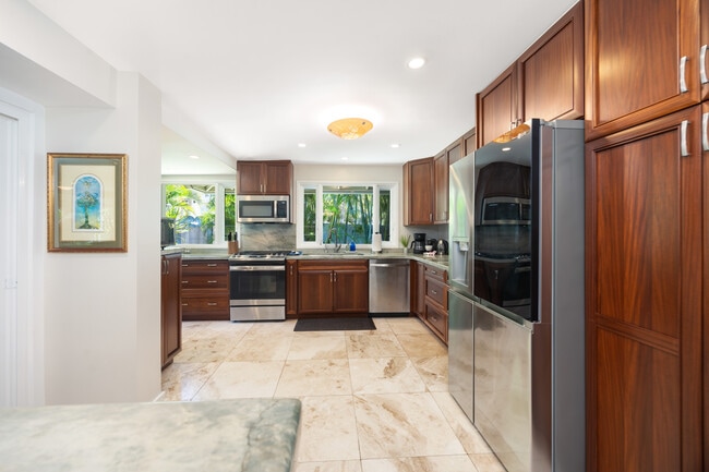 Building Photo - 456 Portlock Rd