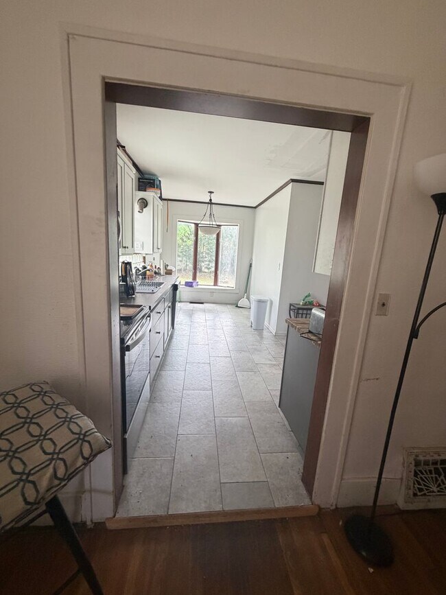 Building Photo - 620 E Delmar St