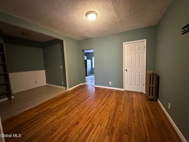 Building Photo - 144 Dove St