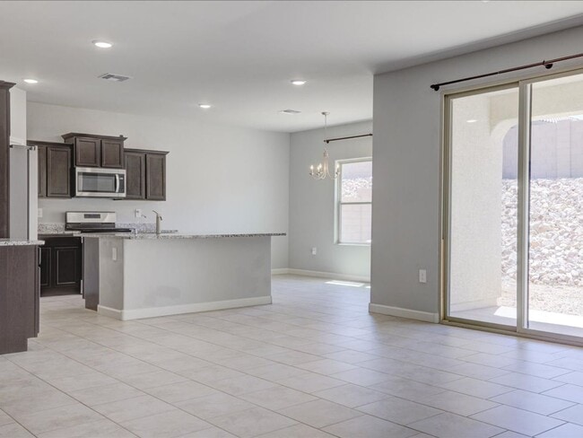 Building Photo - Corona de Tucson 4 Bedroom 2 Bathroom