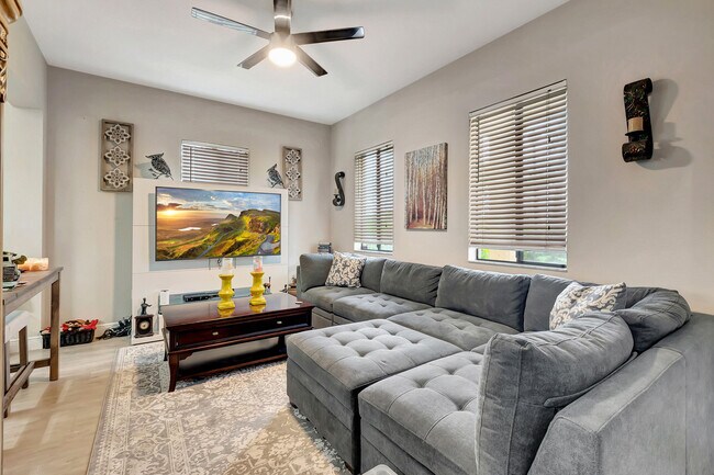 Building Photo - 2500 Venetian Ct