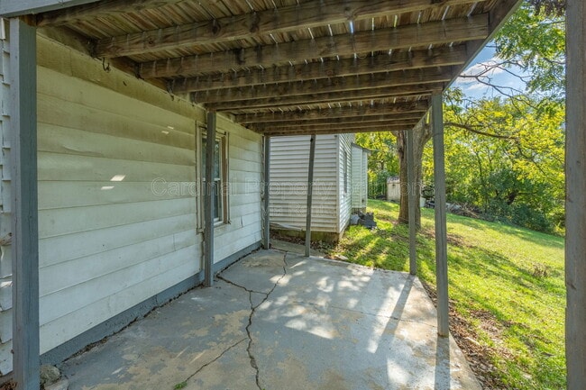 Building Photo - 1845 Kahn Ave