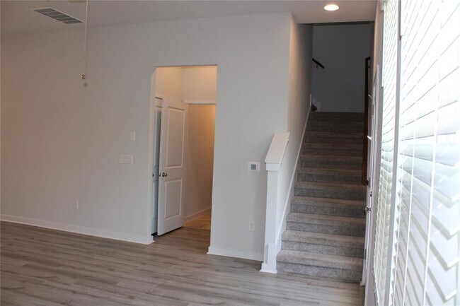 Building Photo - 15008 Casbah Dr