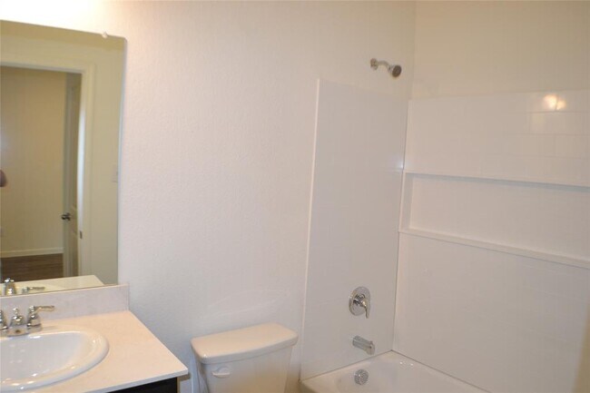 Building Photo - 824 Cedar Elm Dr