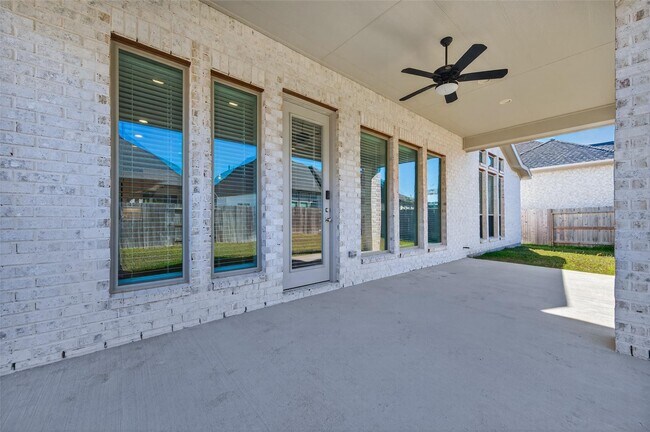 Building Photo - 15330 Legacy Pk Wy