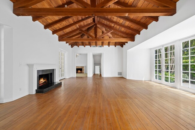 Building Photo - 10711 W Sunset Blvd