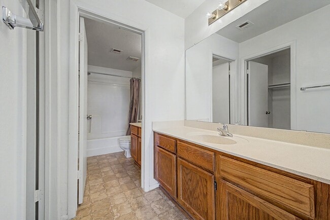 Building Photo - 930 N Mesa Dr
