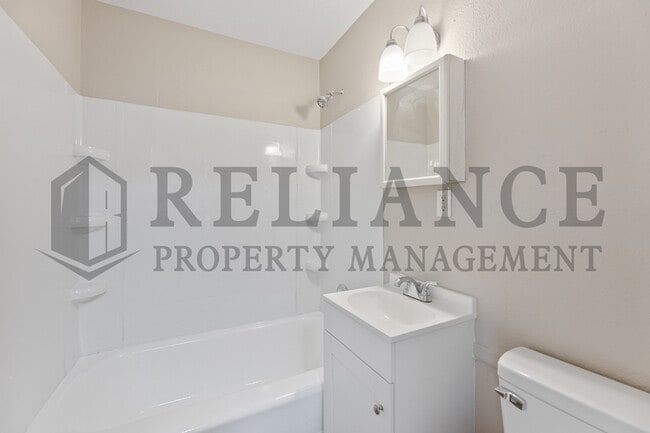 Building Photo - 421 Grover Ave