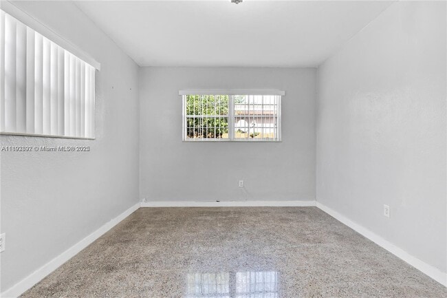 Building Photo - 174 NE 211th St