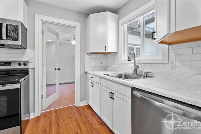 Building Photo - 4207 NE 59th Ave