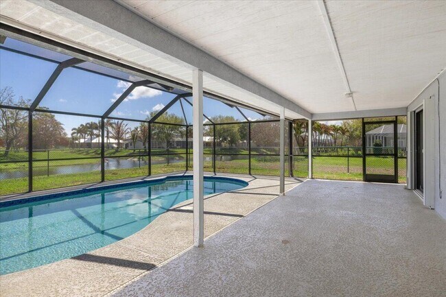 Building Photo - 1902 SE Gaskins Cir