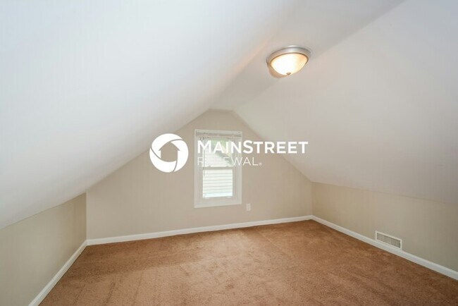 Building Photo - 3 Bedroom Pet-Friendly Home in St. Louis, MO with Main Street Renewal