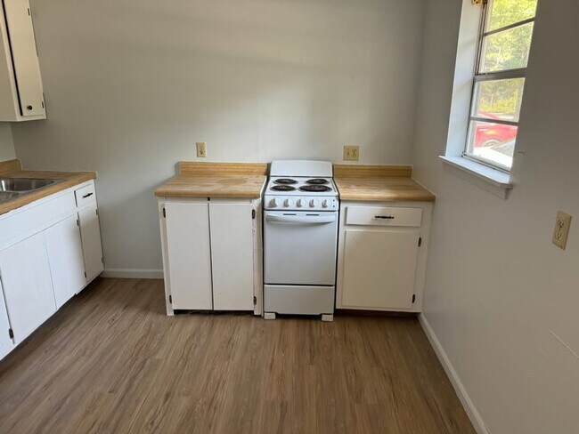 Building Photo - 1600 N Lane UNIT A