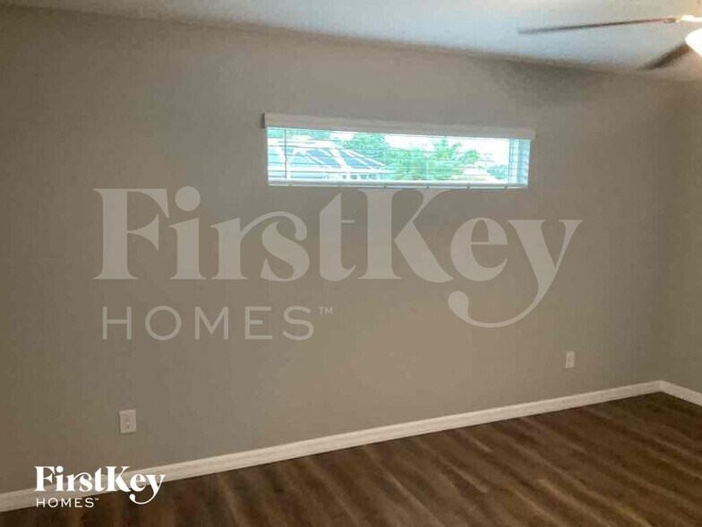 Building Photo - 1235 Desmond St