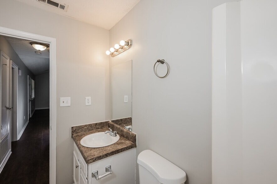 Building Photo - 488 Carillon Ln