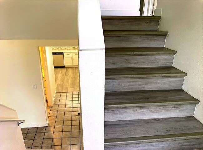 Building Photo - 2419 N Clark St