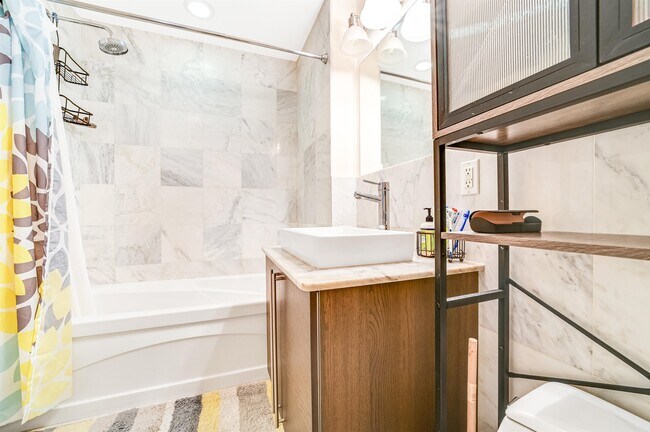 Building Photo - 10 Regent St