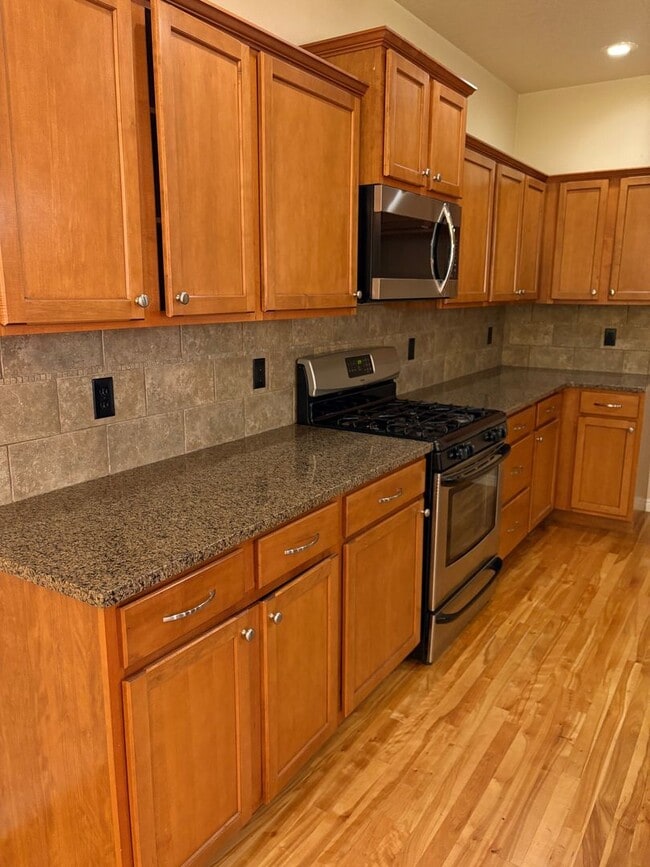 Building Photo - "Luxury Living: Stunning home with marble counter tops & Fireplace!"