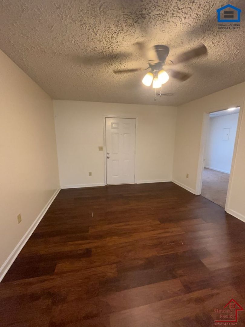 Building Photo - 220 Dogwood Pointe Dr