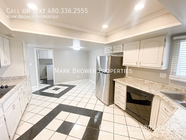 Building Photo - 1519 E Laguna Dr