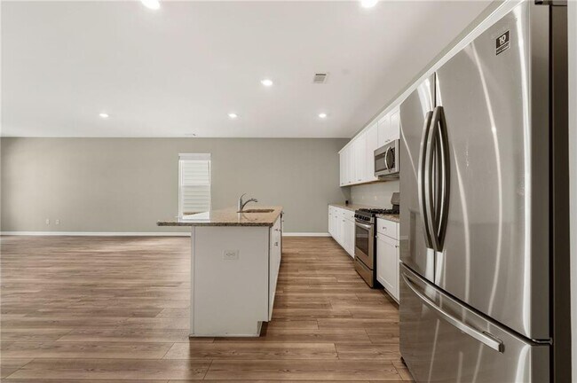 Building Photo - 4335 Magpie Dr