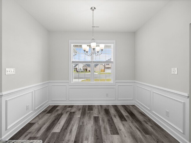 Building Photo - Towne Pointe Beauty!