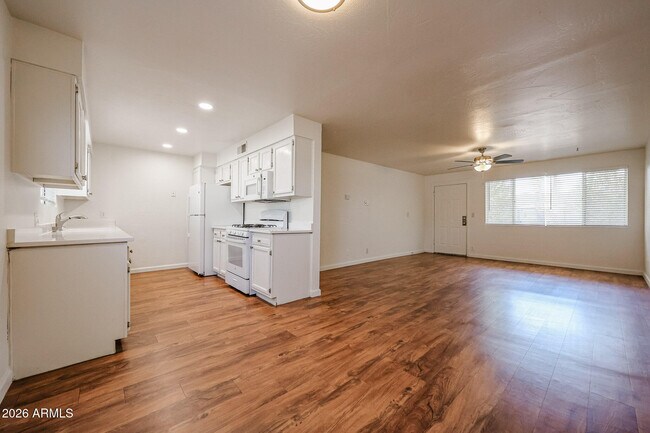 Building Photo - 1111 E Turney Ave