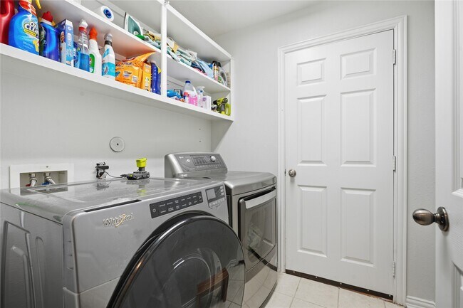 Building Photo - 5755 Lightstone Ln