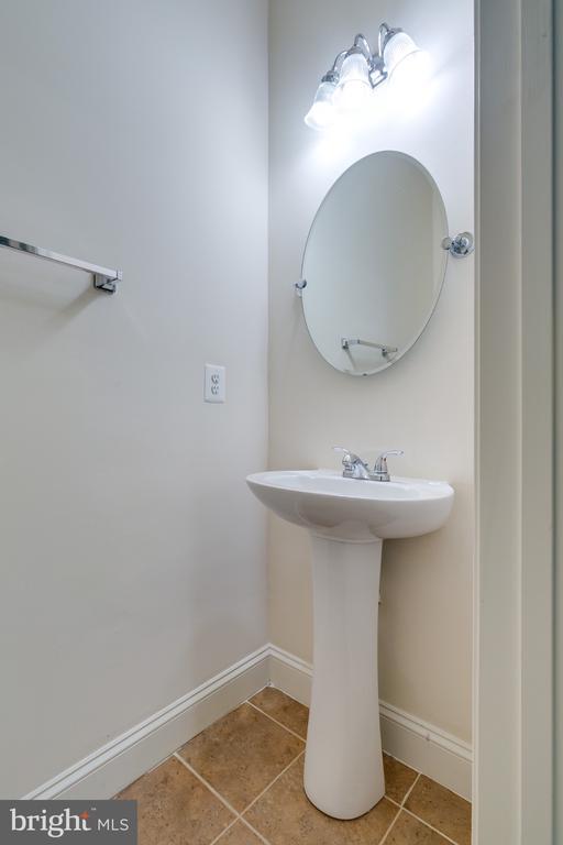 Building Photo - 2655 Glenriver Way