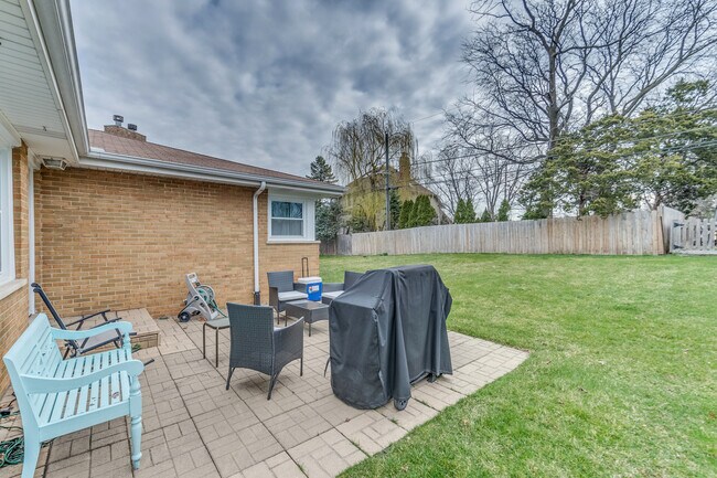 Building Photo - 645 Justina St