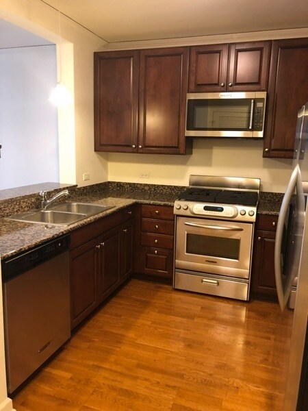 Building Photo - 420 E Waterside Dr