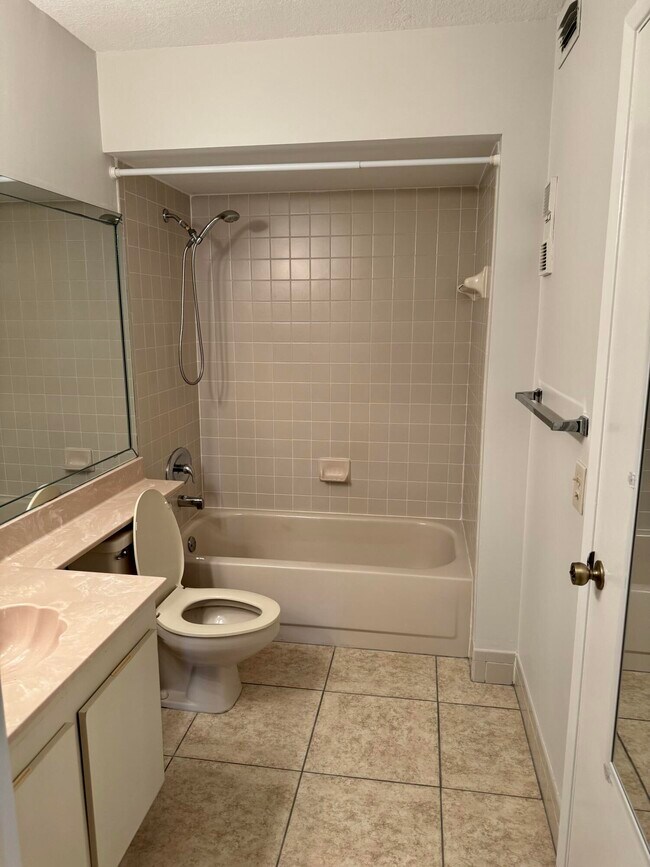 Building Photo - 9071 Tracy Ct