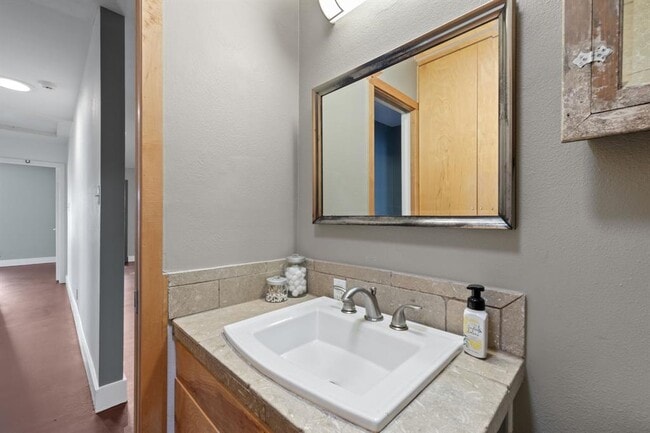 Building Photo - 3104 Candlelight Ct