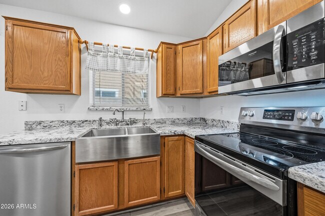 Building Photo - 1142 W Sparrow Dr