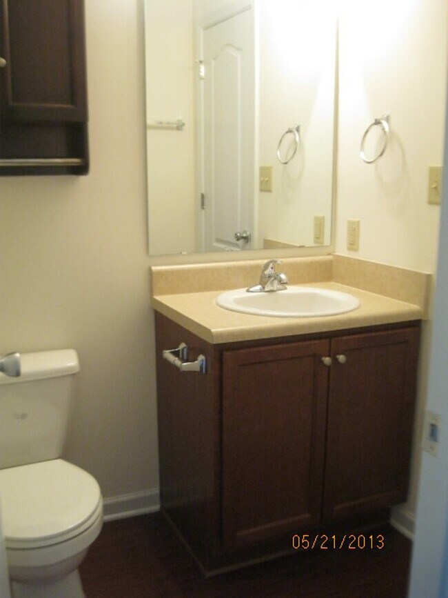 Building Photo - 671 Bartons Landing Pl