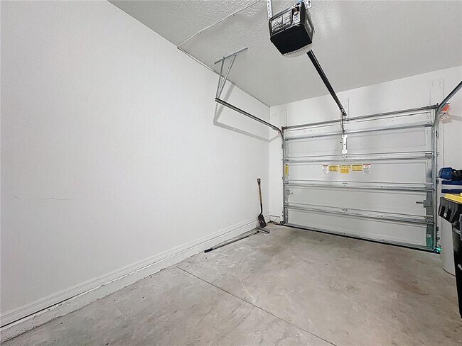 Building Photo - 927 Reserve Pl