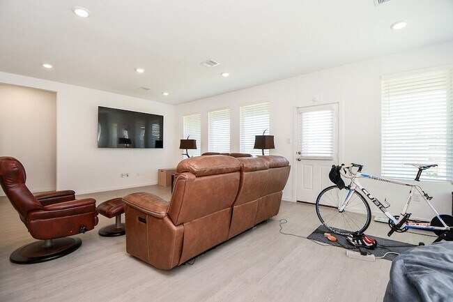 Building Photo - 26610 Coast Redwood Dr