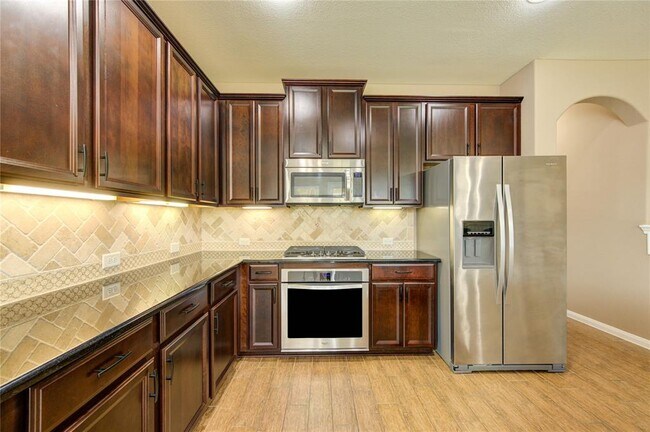 Building Photo - 18318 Russett Green Dr