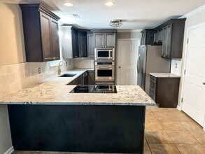 Building Photo - Beautifully updated 4 Bedroom/2.5 Bath Executive Rental in Farragut!