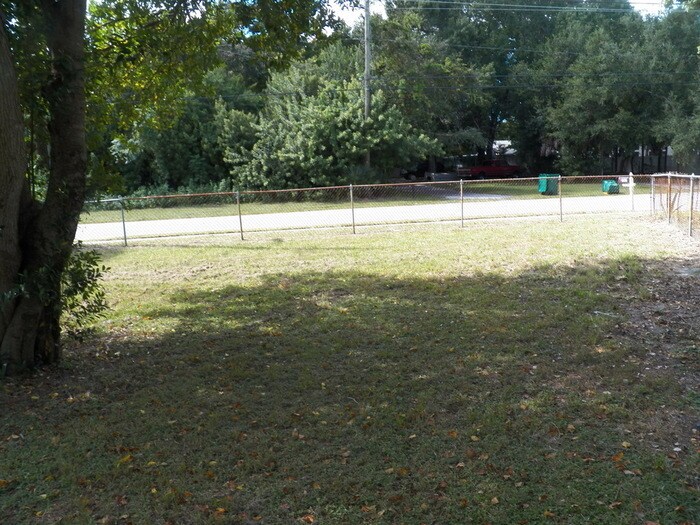 Building Photo - 1301 Sandy Ln