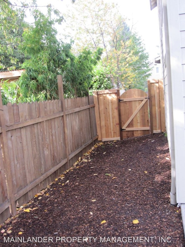 Building Photo - 2219 SE Trolley Line Ln