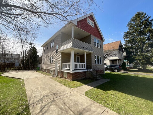 Building Photo - 19824 Pasnow Ave