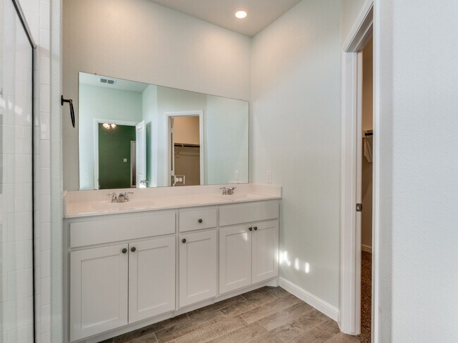 Building Photo - 181 Driftoak Dr