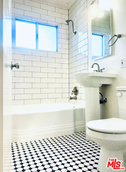 Building Photo - 758 N Hudson Ave