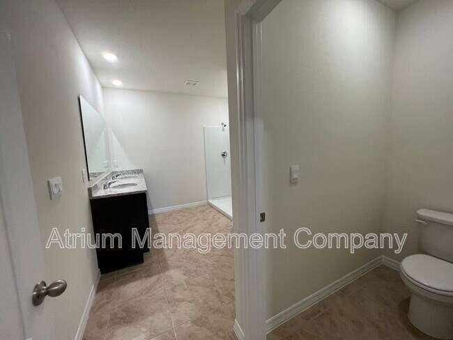 Building Photo - 2711 Rowan St