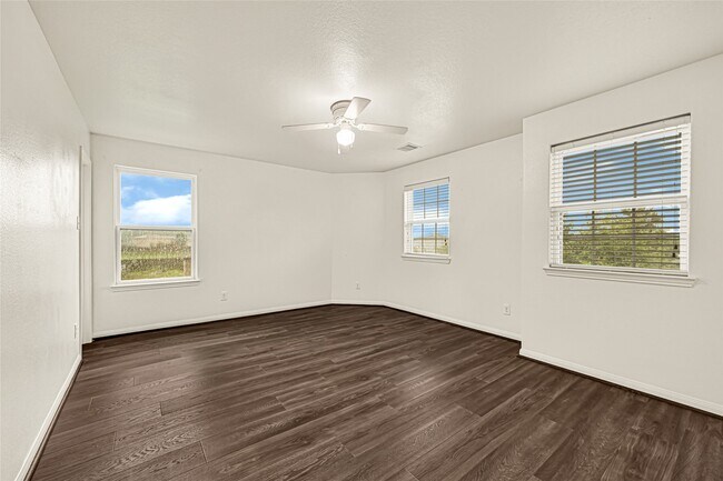 Building Photo - 8843 Leclaire Meadow Dr