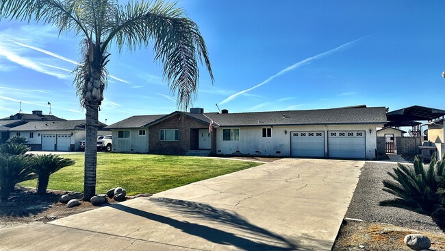 Building Photo - 11465 Ave 200